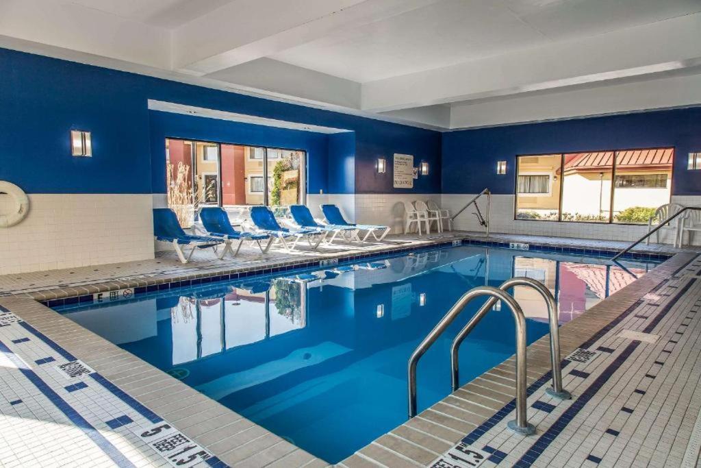 Regency Inn & Suites New London Mystic Kültér fotó