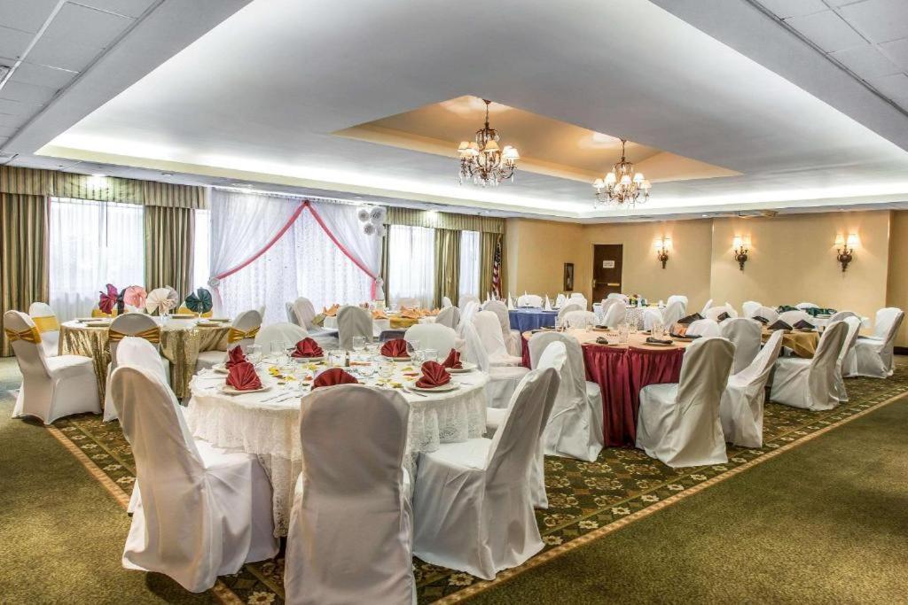 Regency Inn & Suites New London Mystic Kültér fotó