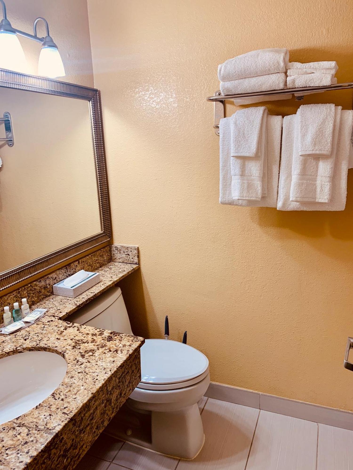 Regency Inn & Suites New London Mystic Kültér fotó